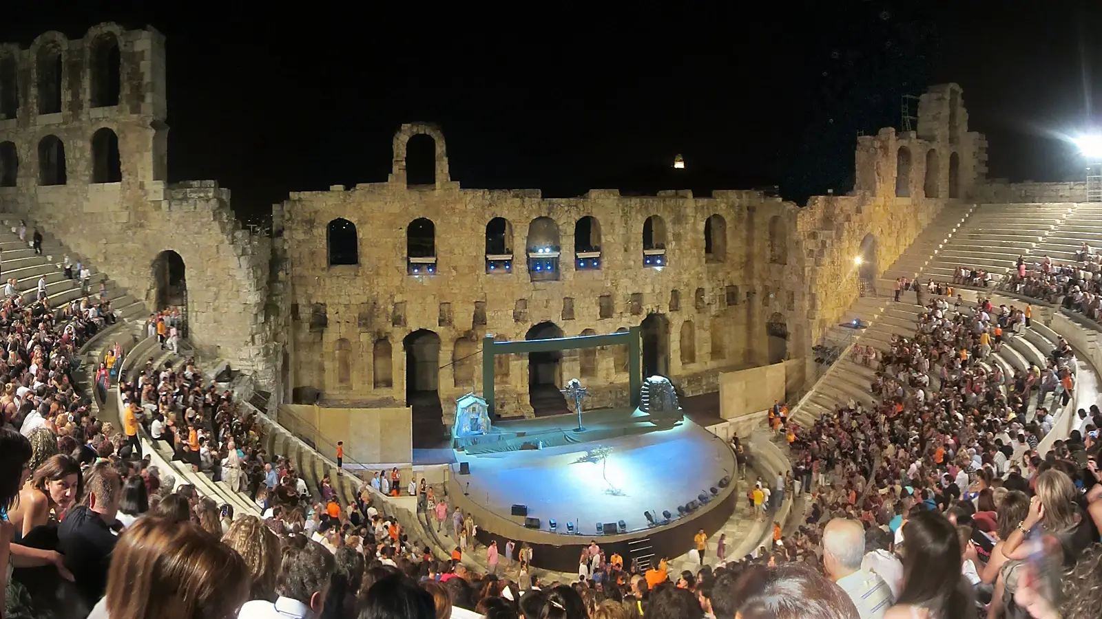 Kvällsföreställning vid Odeon of Herodes Atticus i Aten.