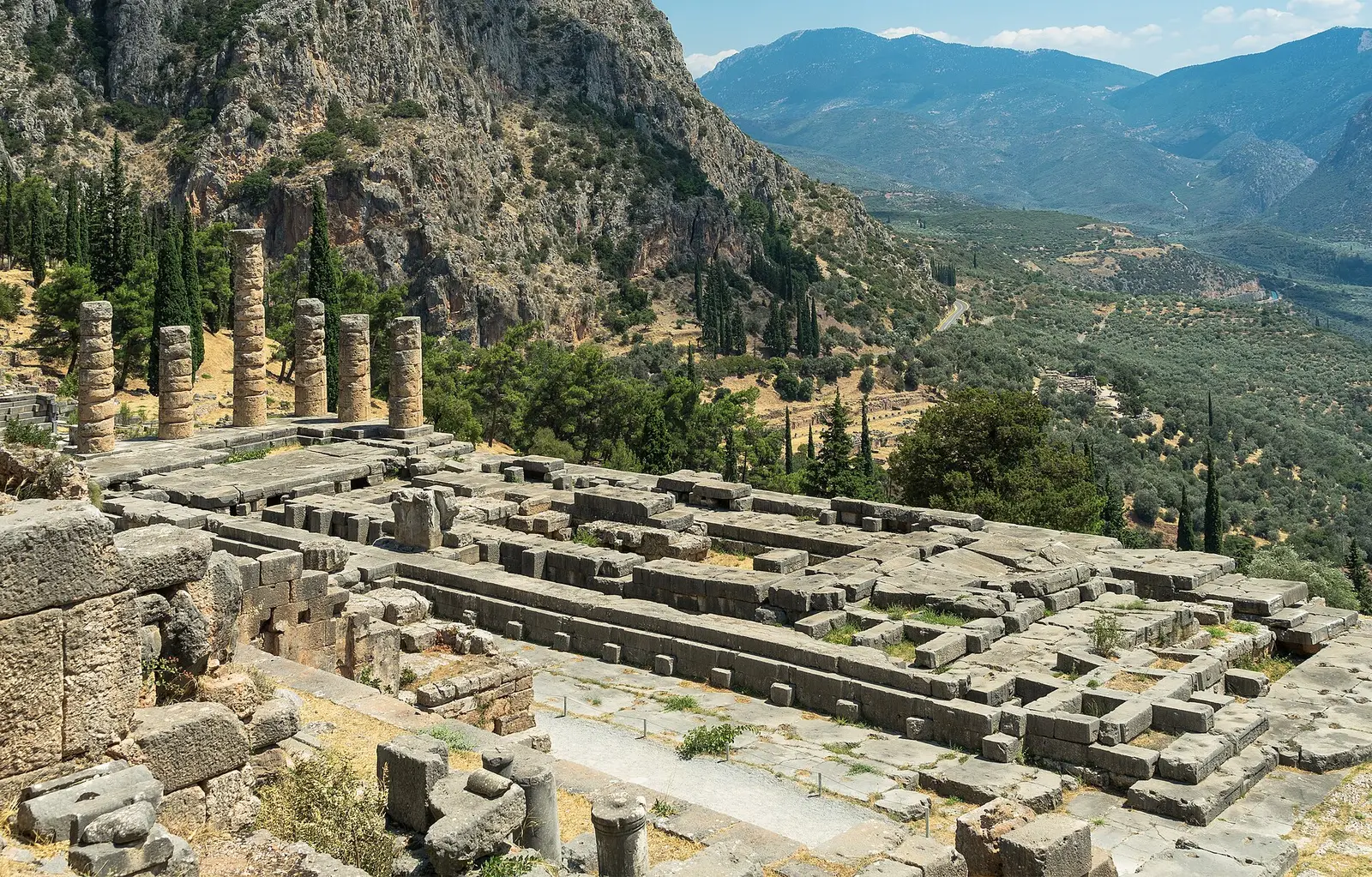 Apollontemplet och dalen vid Delphi