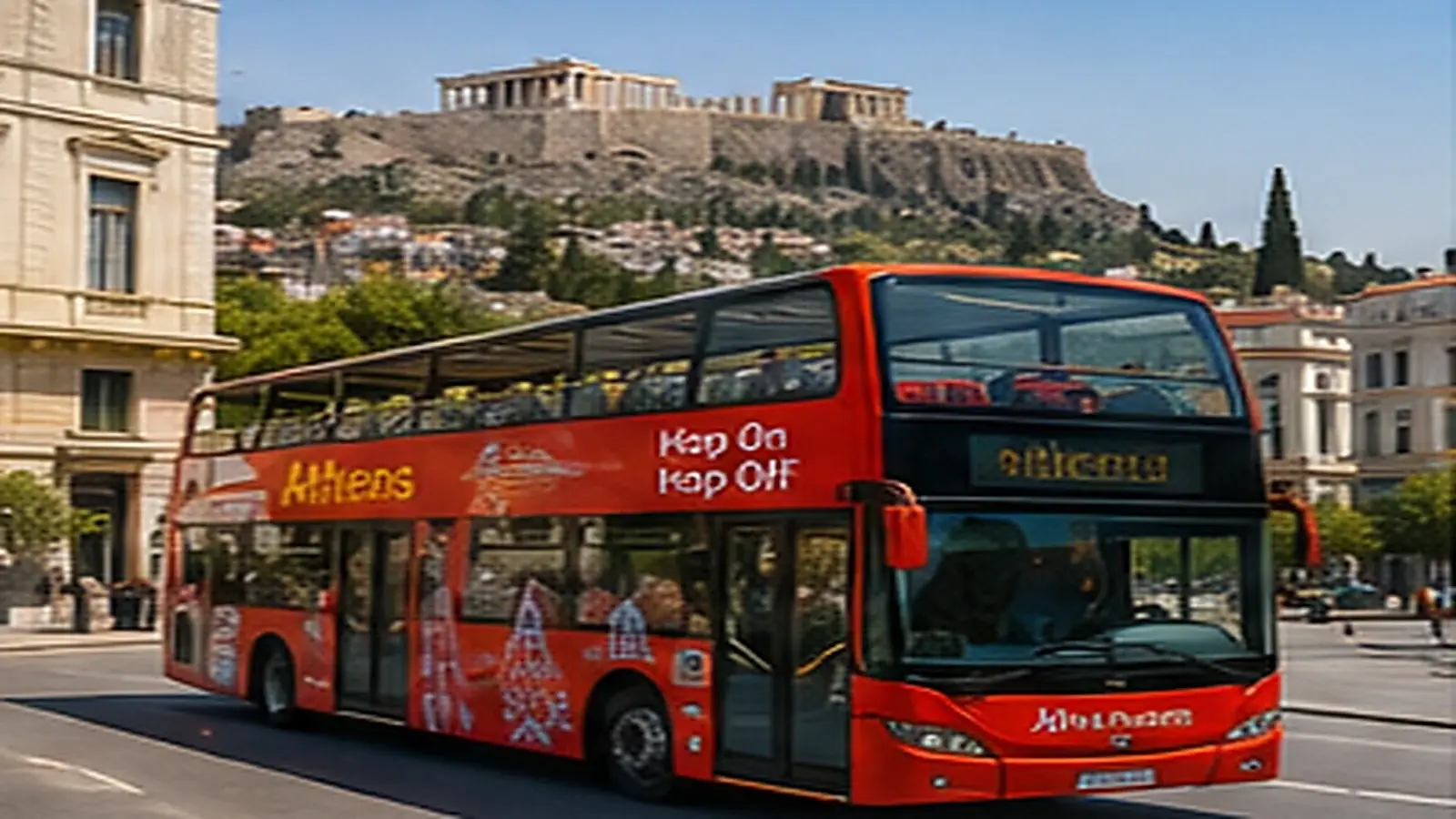 Röd hop-on hop-off-buss framför Akropolis i Aten.